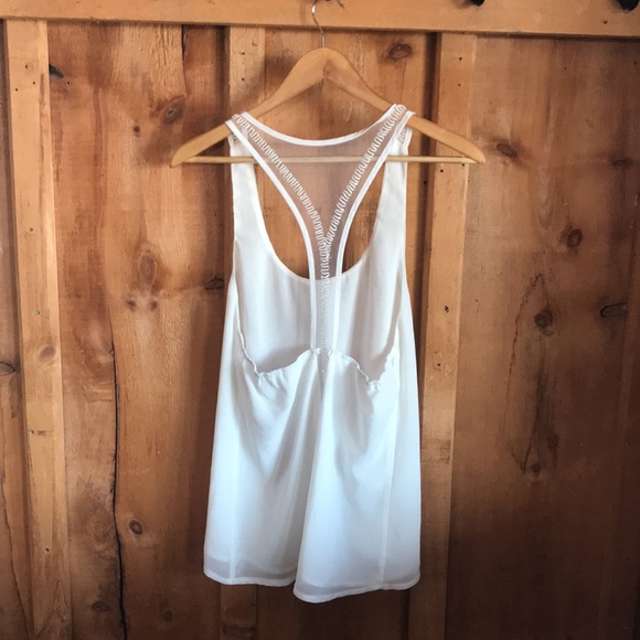 White top - Picture 3 of 6